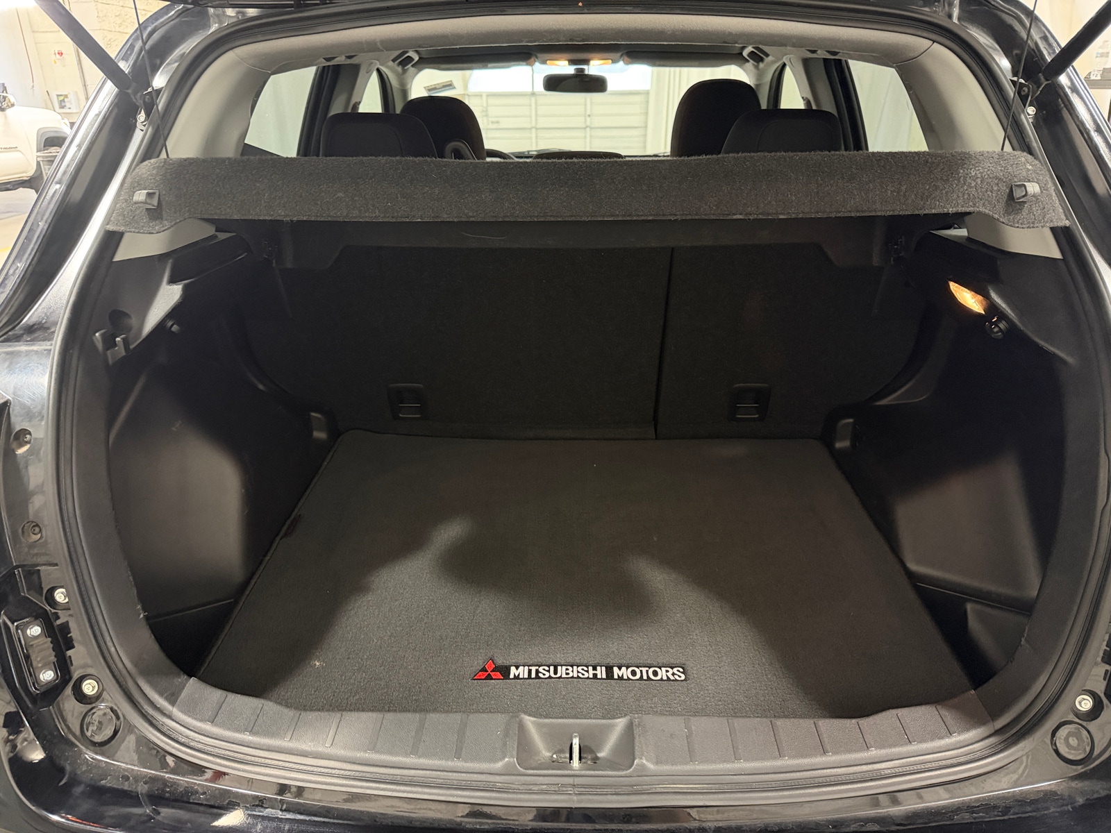 Thumbnail: 2017 Mitsubishi Outlander Sport - 7