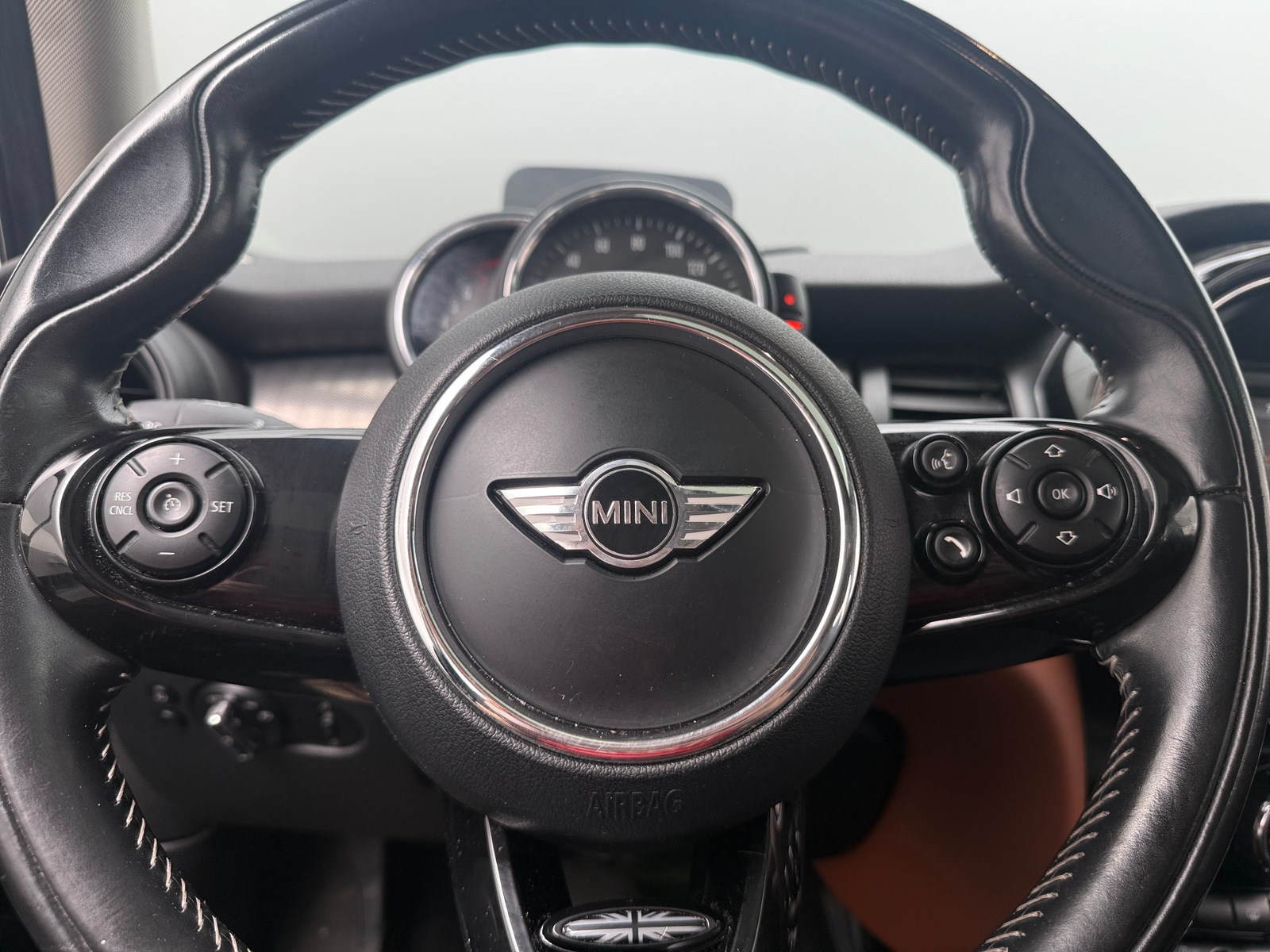Thumbnail: 2017 MINI Cooper Hardtop - 4