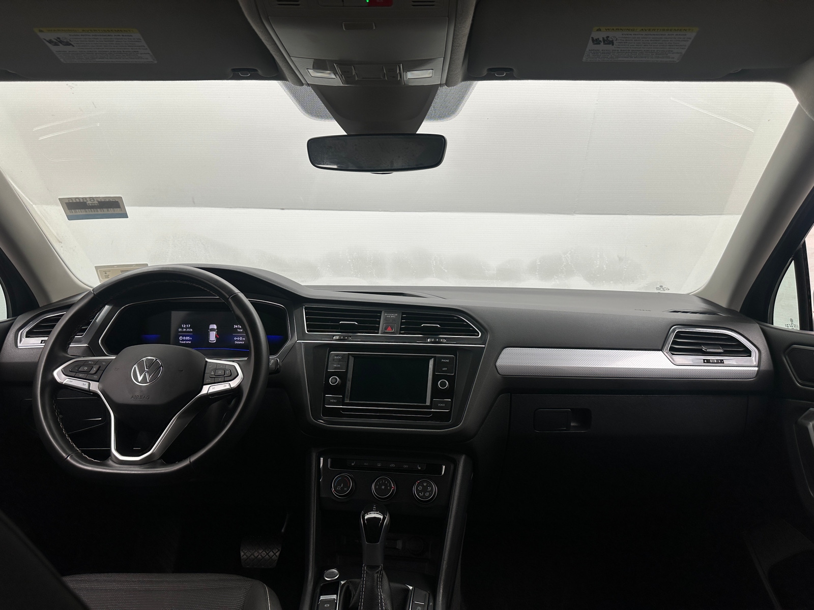 Thumbnail: 2023 Volkswagen Tiguan - 3