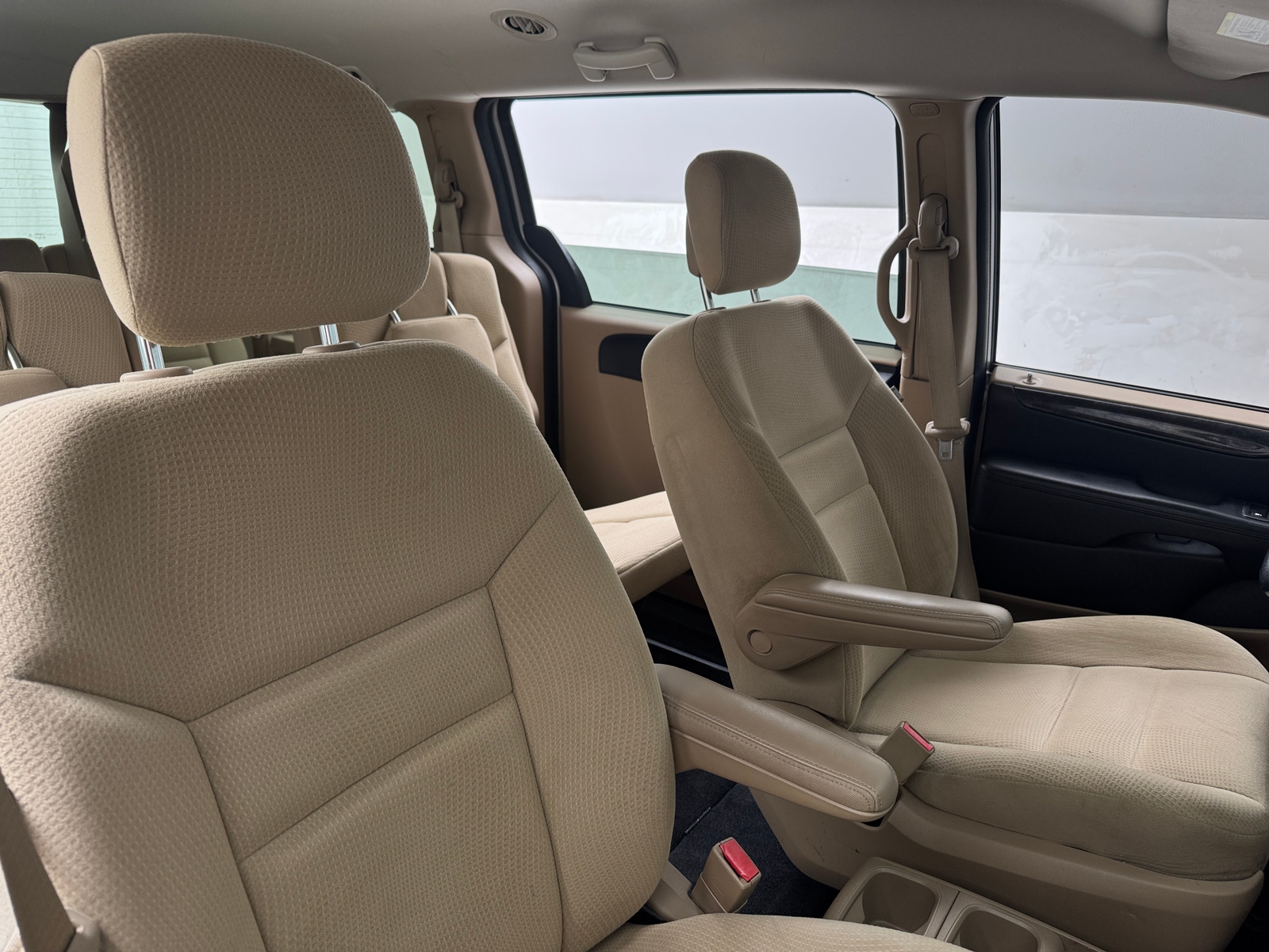 Thumbnail: 2015 Dodge Grand Caravan - 2