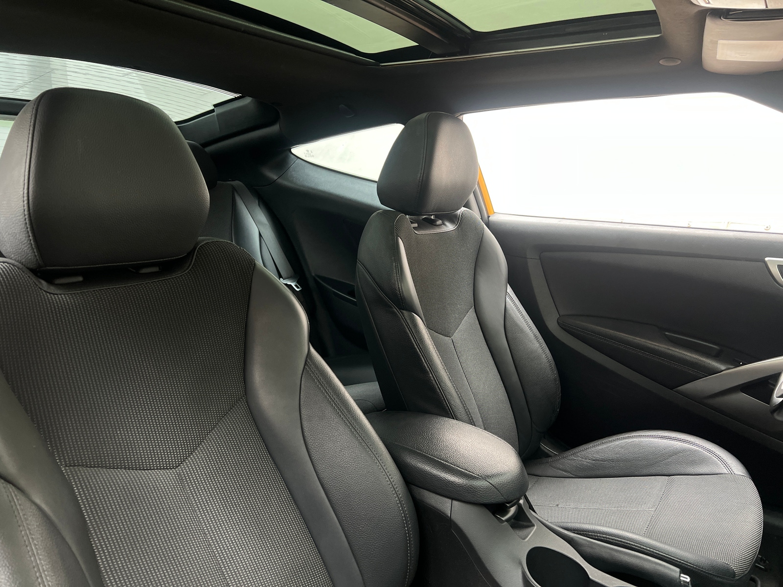 Thumbnail: 2016 Hyundai Veloster - 2