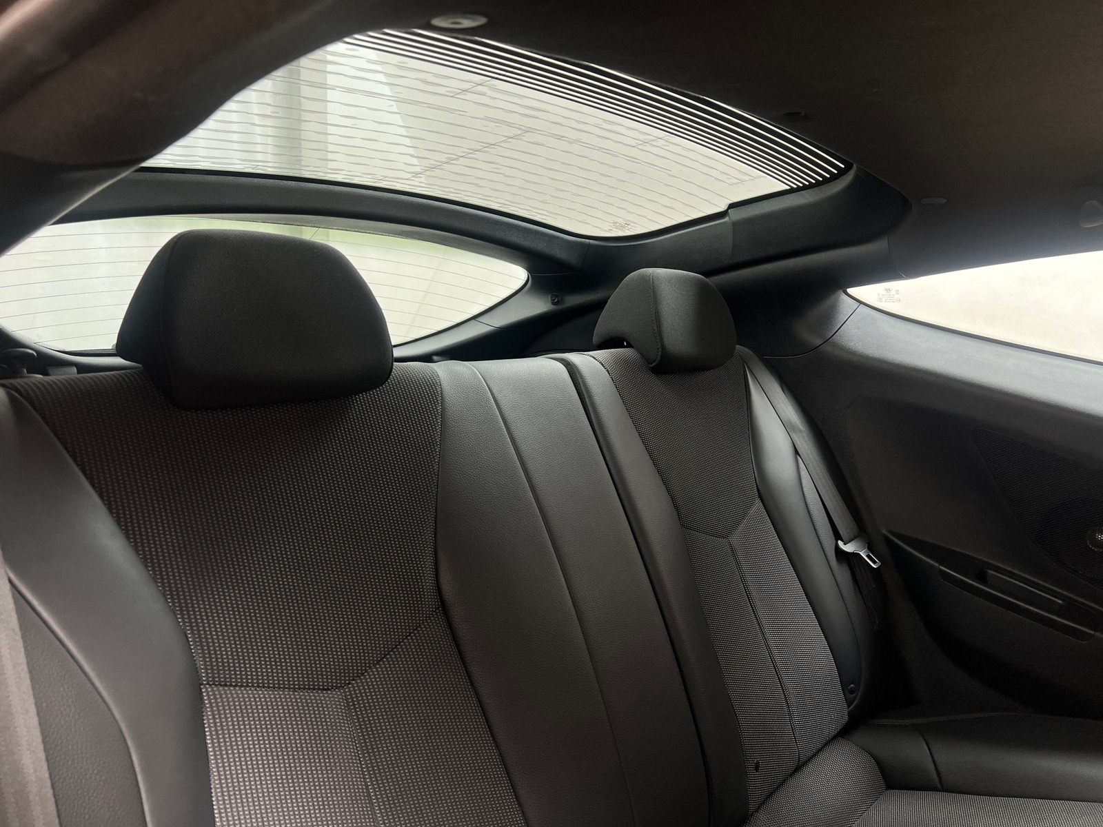 Thumbnail: 2016 Hyundai Veloster - 6