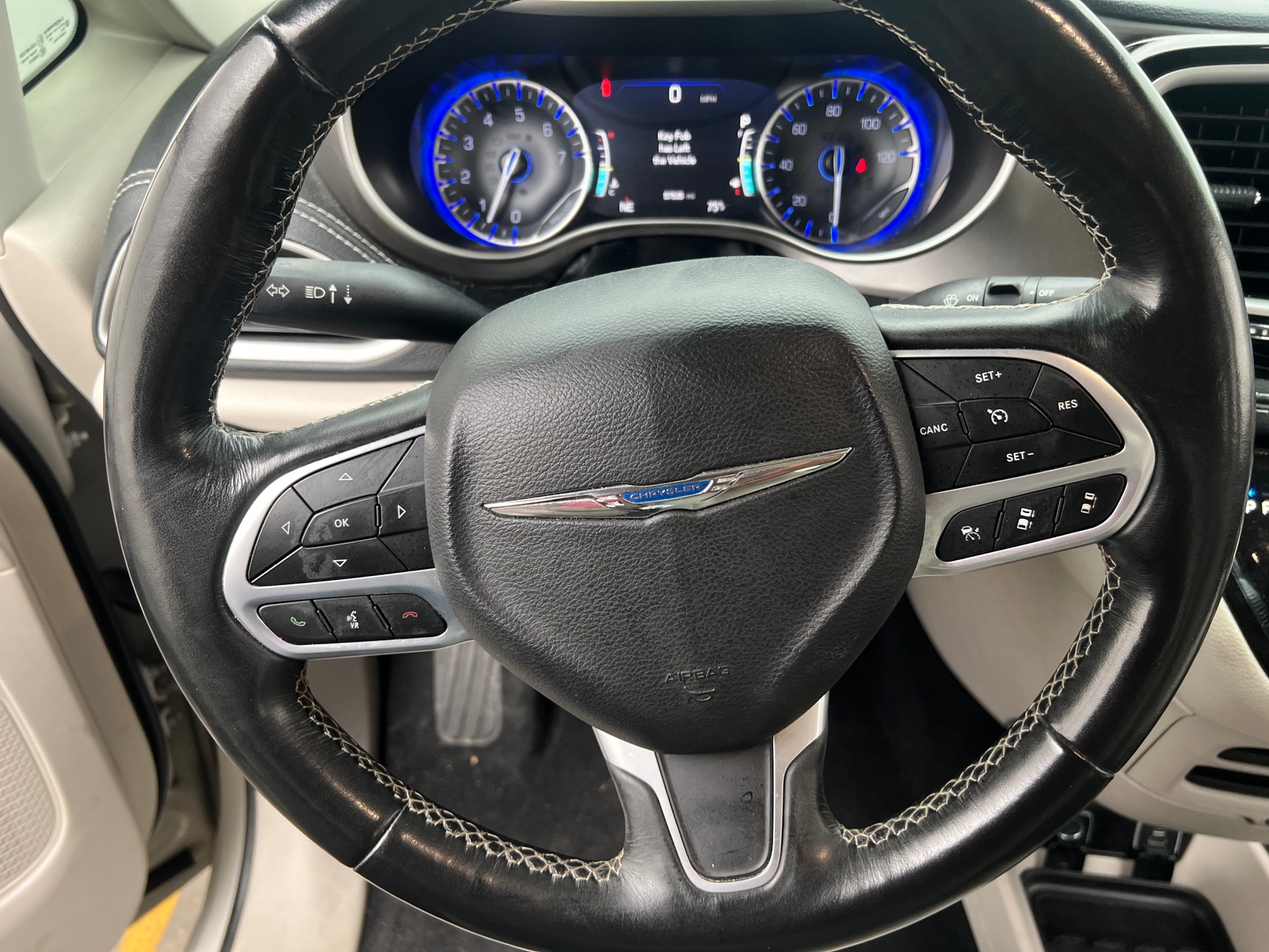 Thumbnail: 2021 Chrysler Pacifica - 4