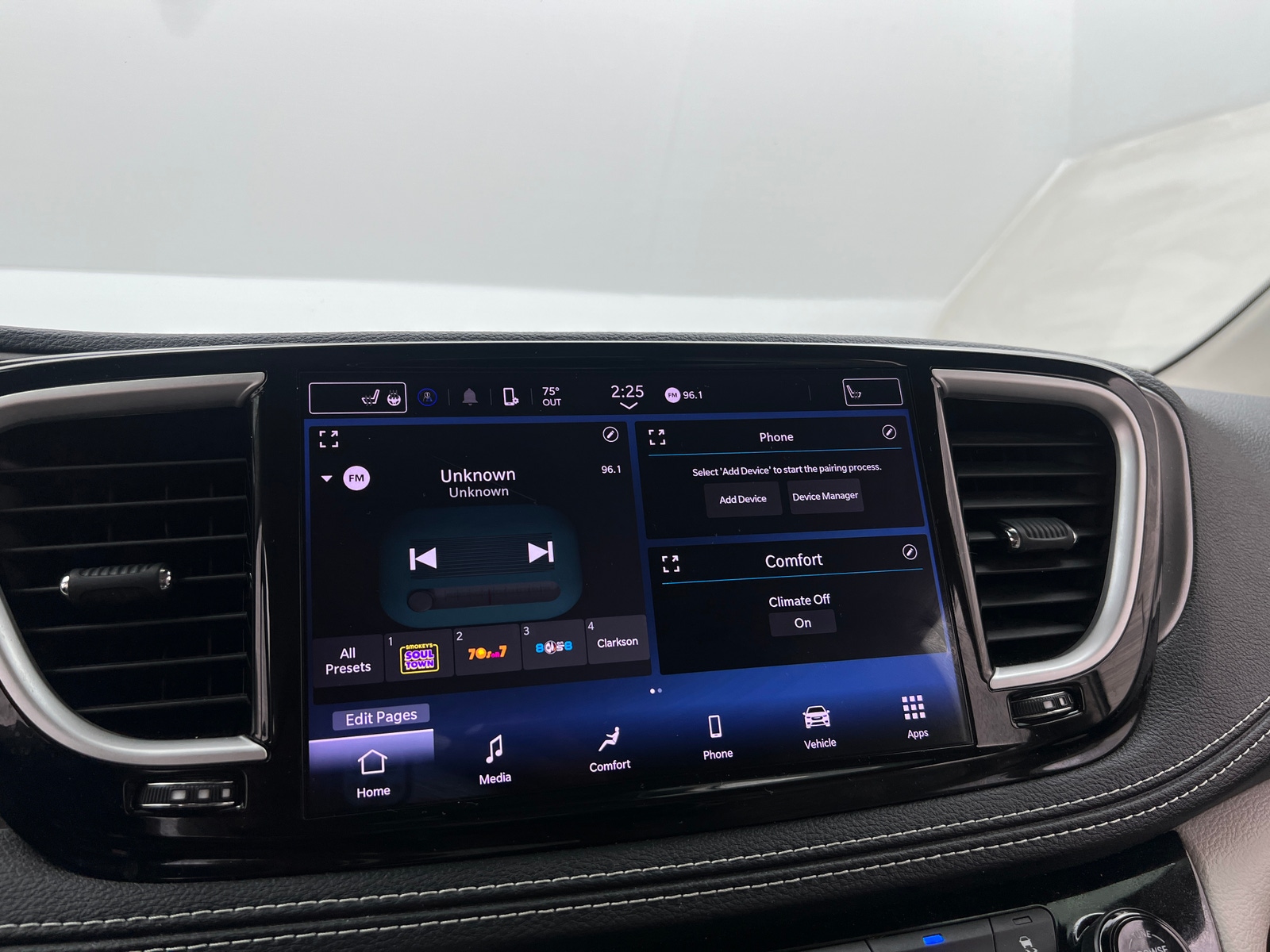 Thumbnail: 2021 Chrysler Pacifica - 3