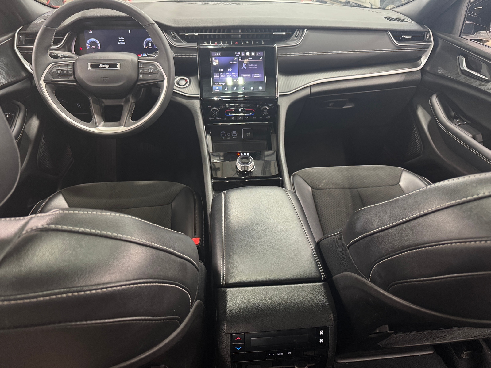 Thumbnail: 2023 Jeep Grand Cherokee L - 3
