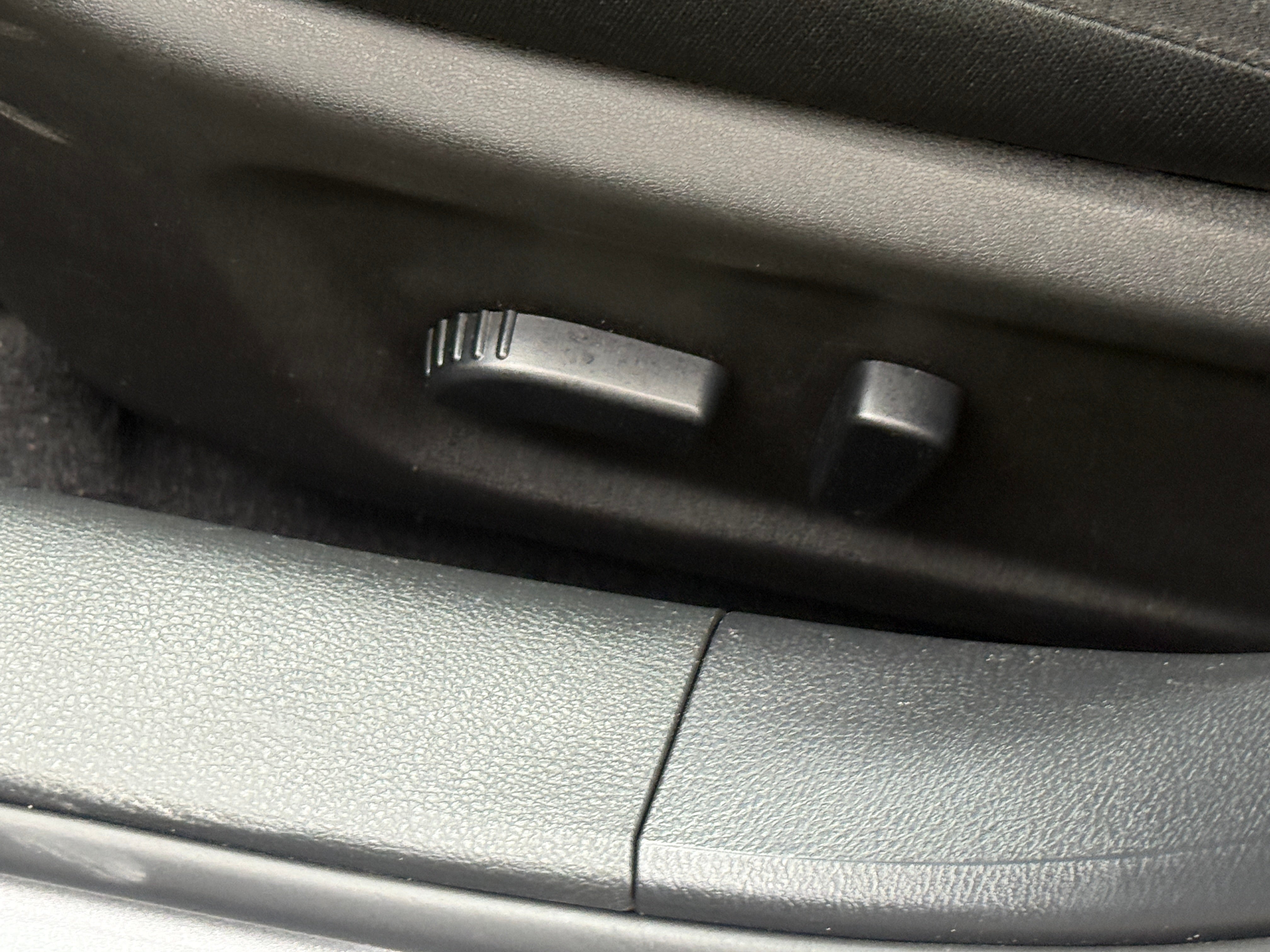 Used 2025 Nissan Altima SV with VIN 1N4BL4DV8SN383114 for sale in Eagan, Minnesota