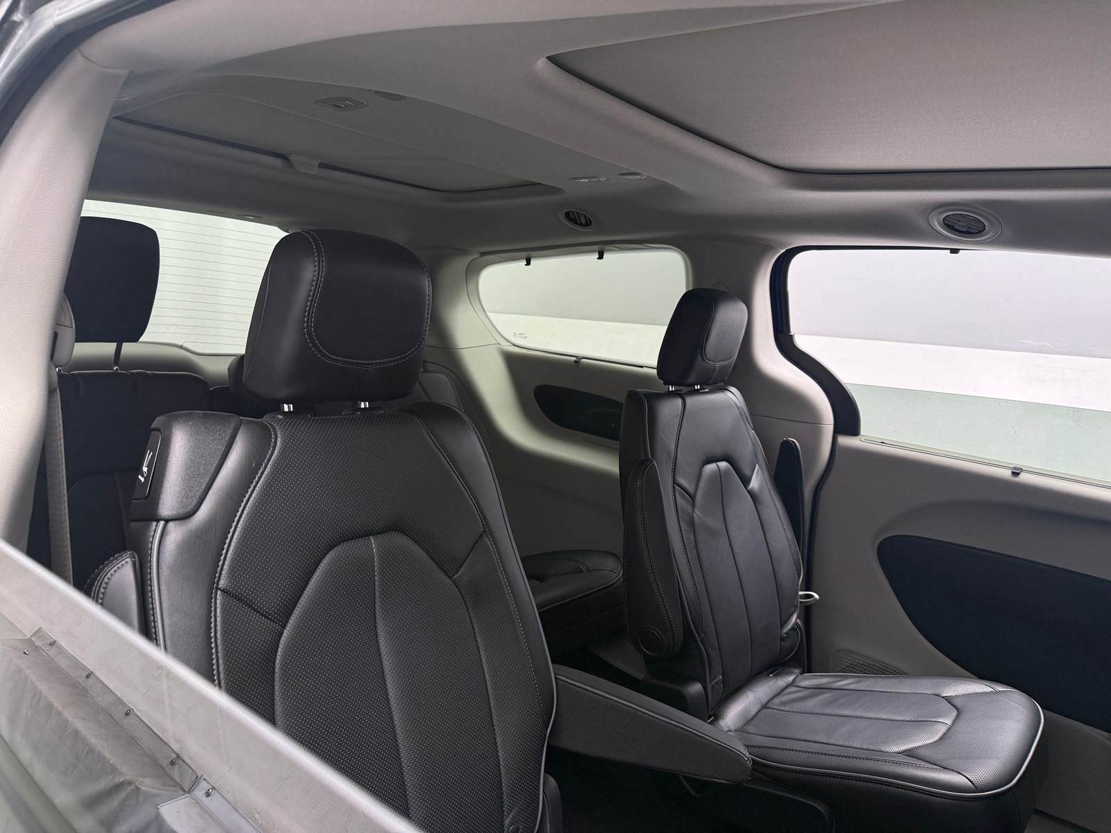 Thumbnail: 2018 Chrysler Pacifica - 5