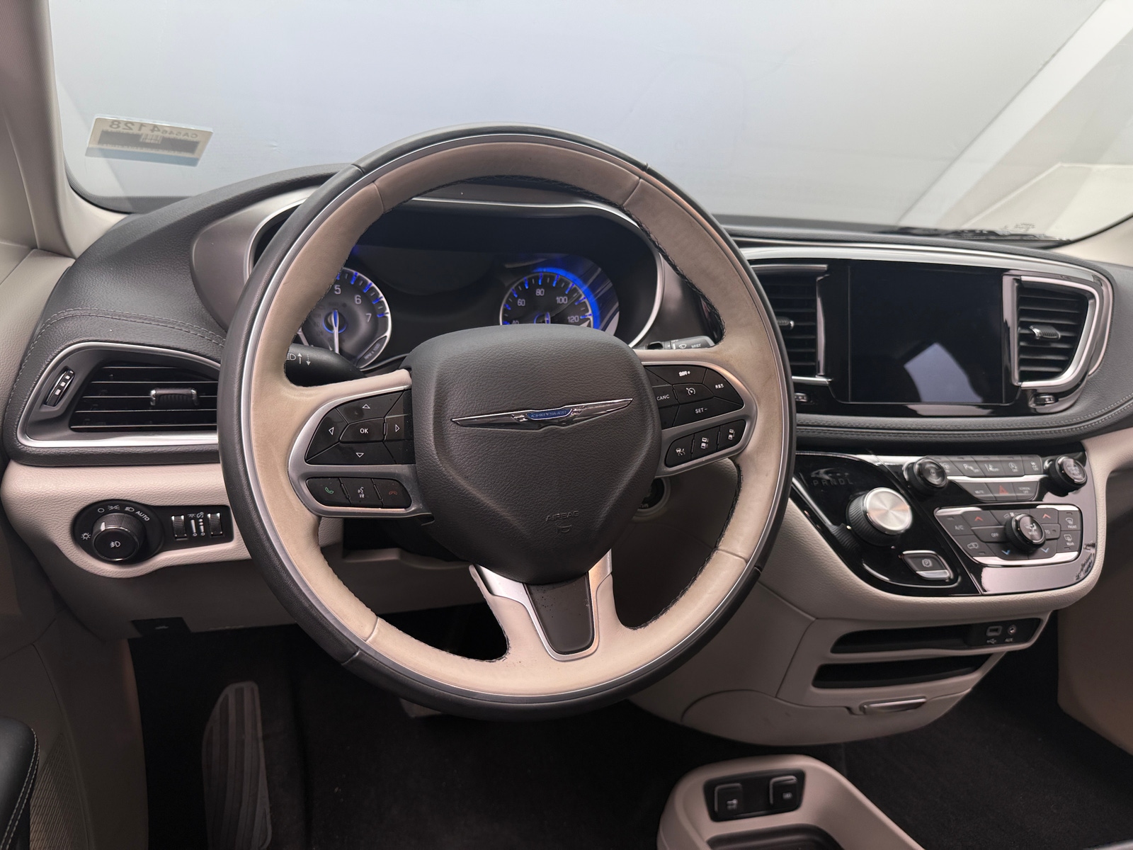 Thumbnail: 2018 Chrysler Pacifica - 4