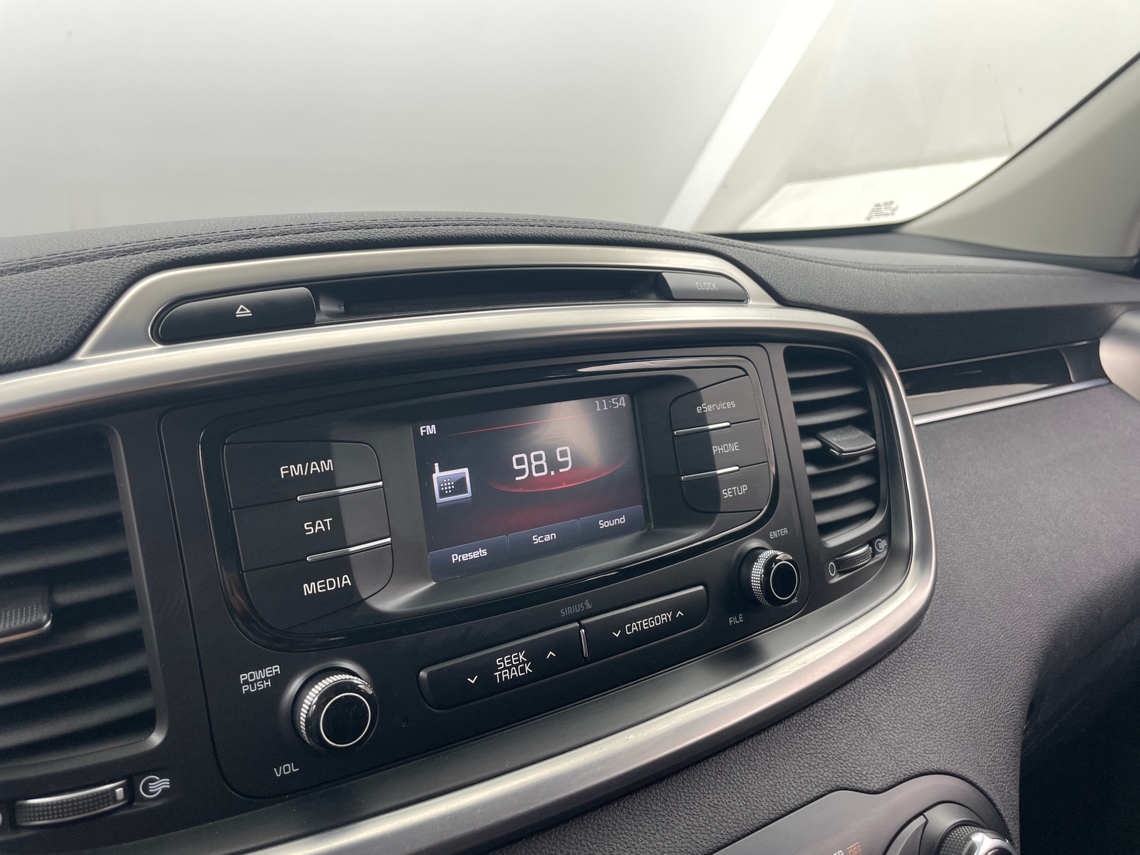 Thumbnail: 2016 Kia Sorento - 3