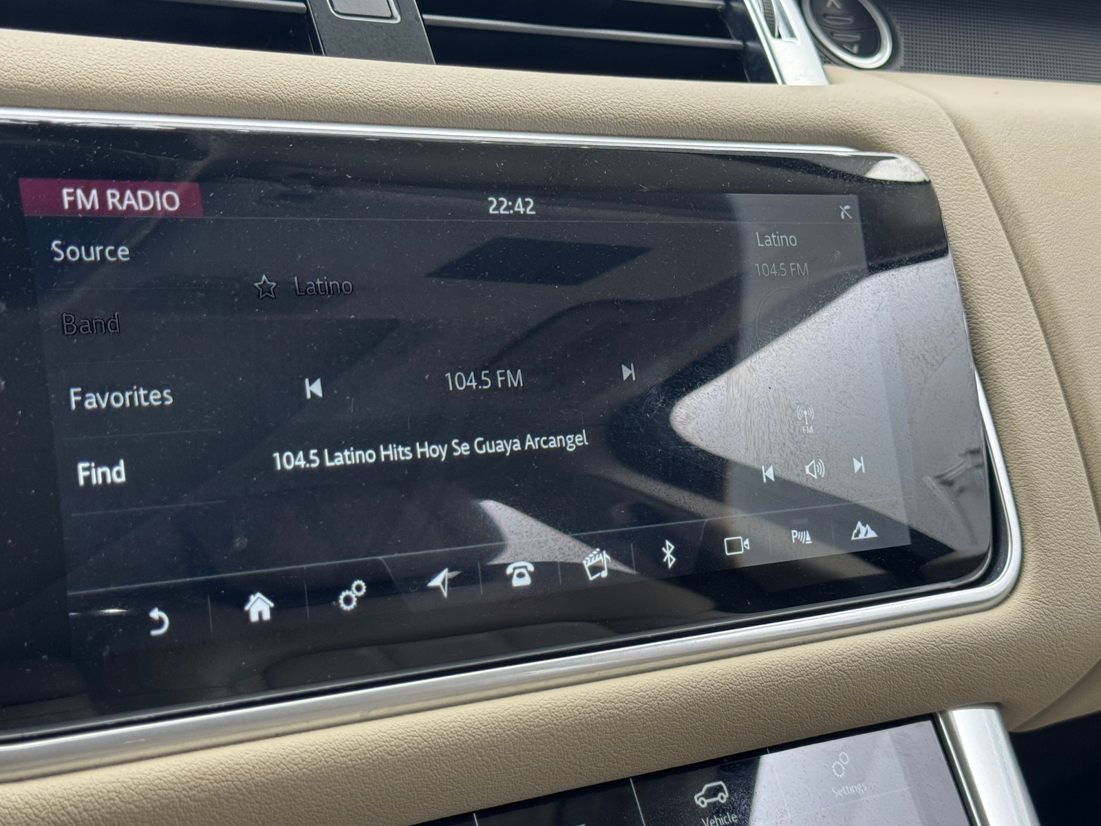 Thumbnail: 2020 Land Rover Range Rover Sport - 3