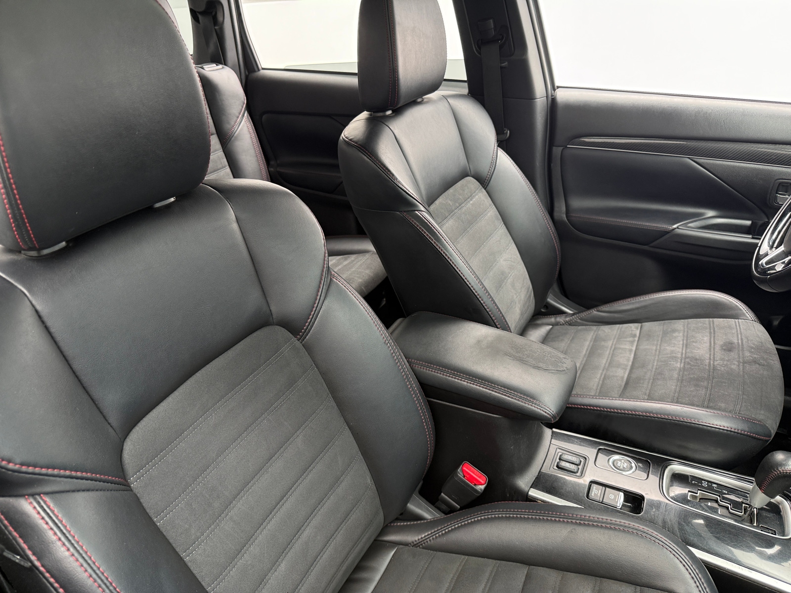Thumbnail: 2020 Mitsubishi Outlander - 2