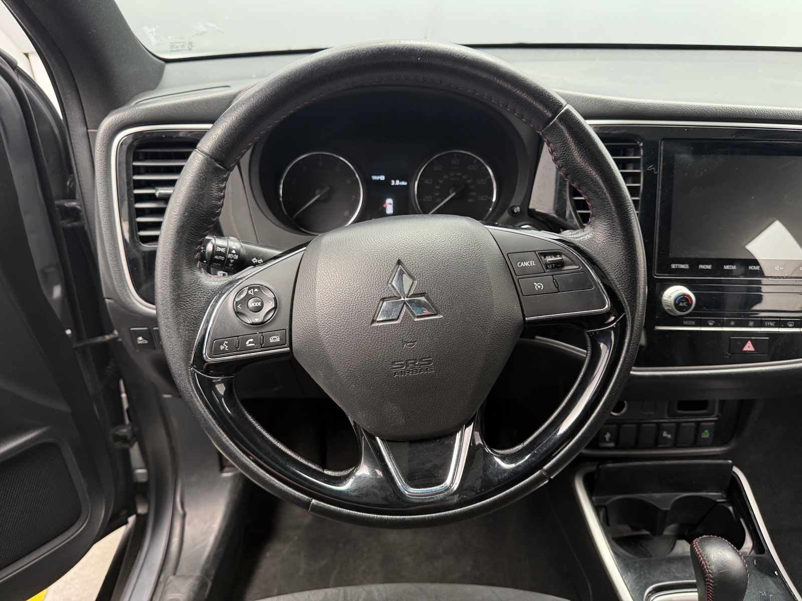 Thumbnail: 2020 Mitsubishi Outlander - 5