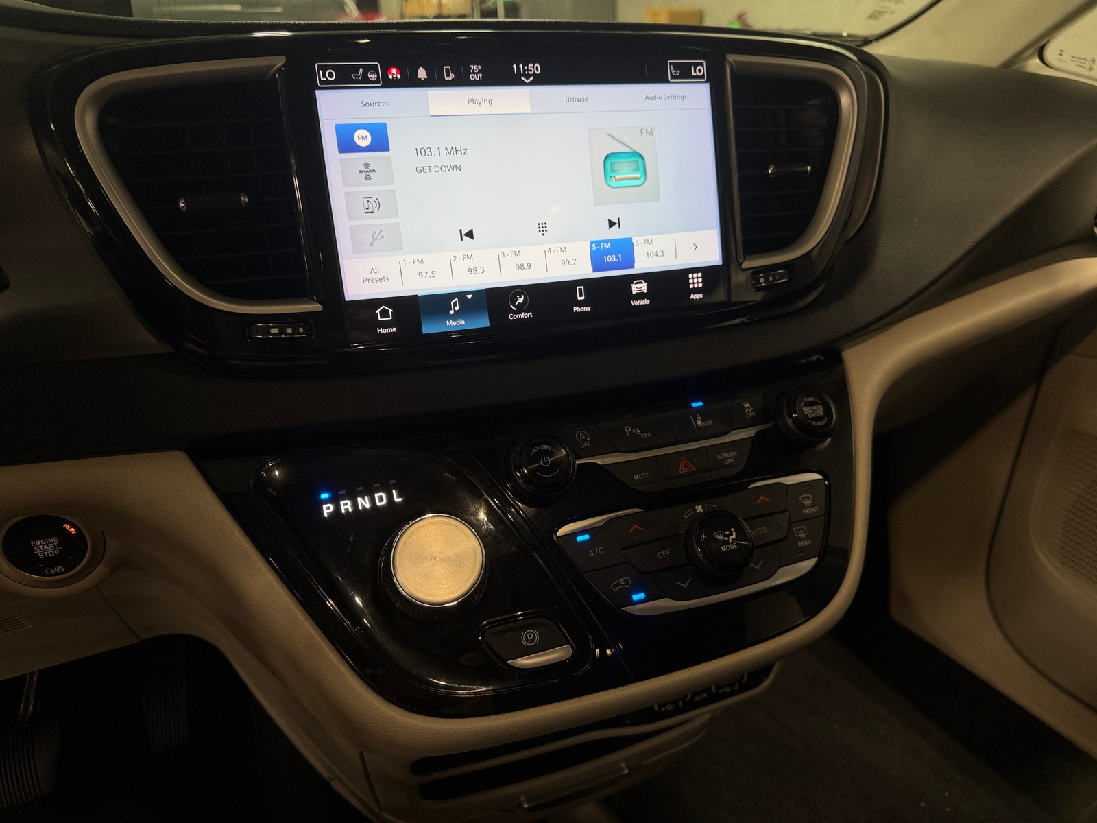Thumbnail: 2023 Chrysler Pacifica - 3