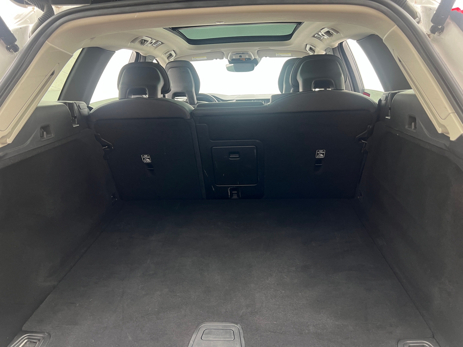 Thumbnail: 2018 Volvo XC60 - 6