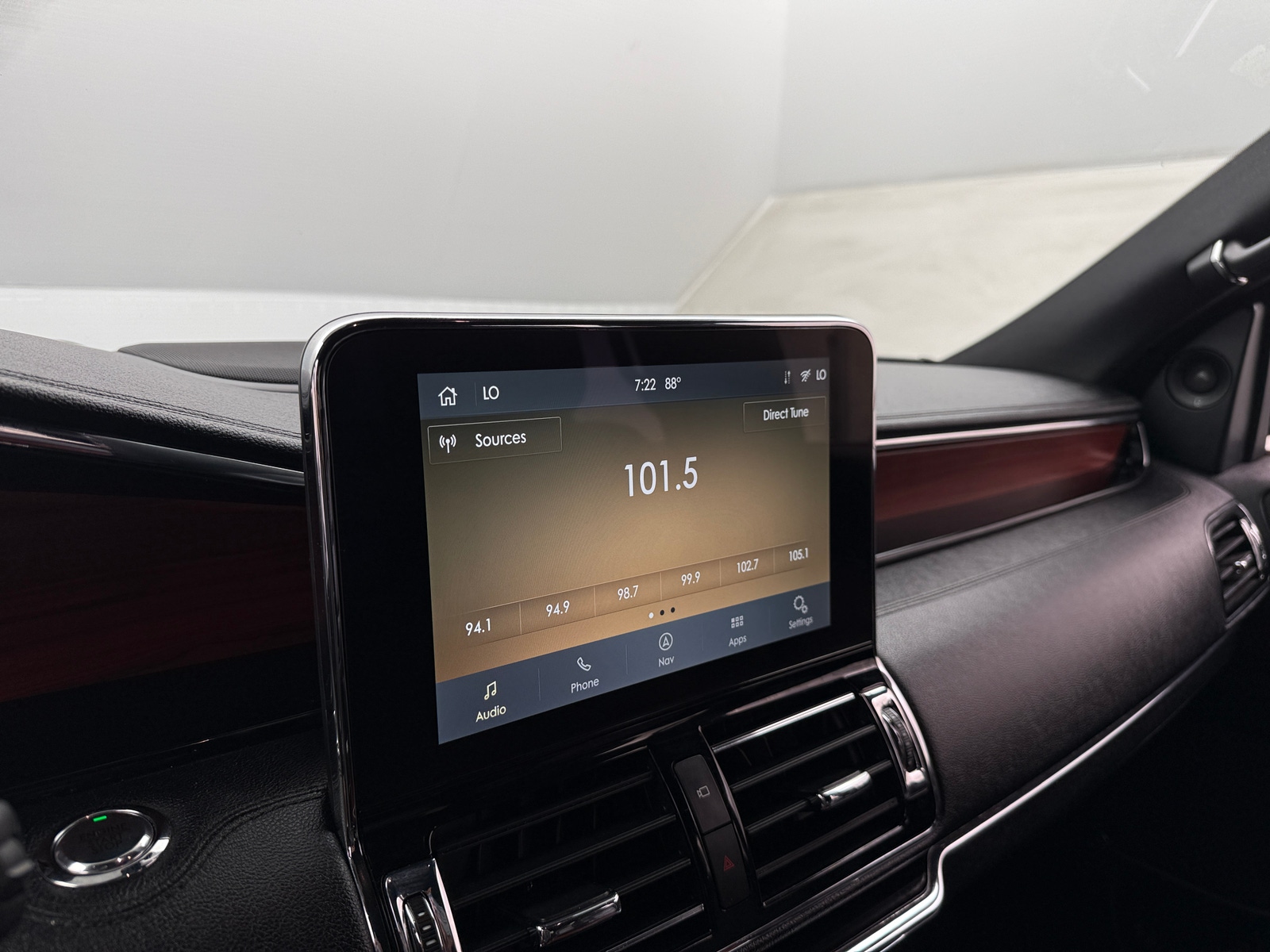 Thumbnail: 2021 Lincoln Navigator - 4