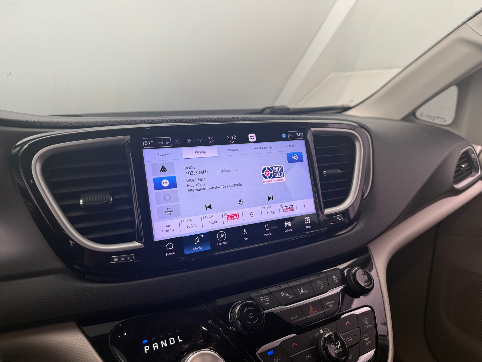 Thumbnail: 2022 Chrysler Pacifica - 3