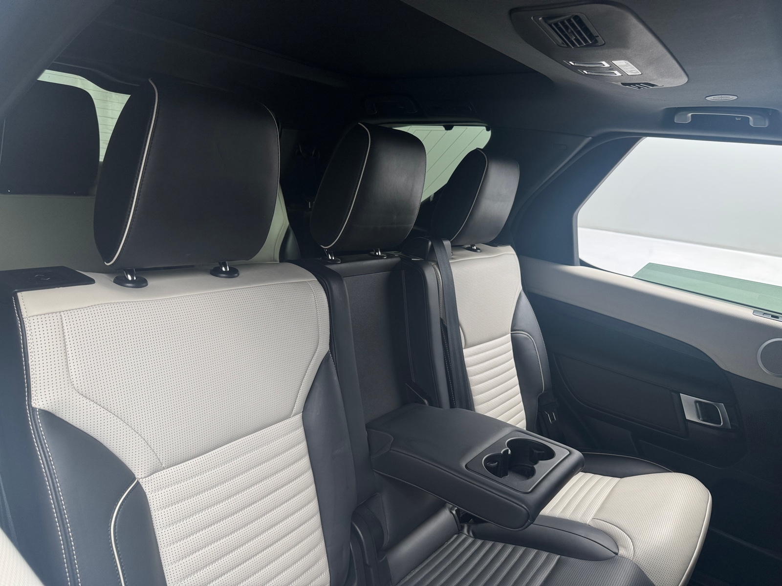 Thumbnail: 2021 Land Rover Discovery - 5