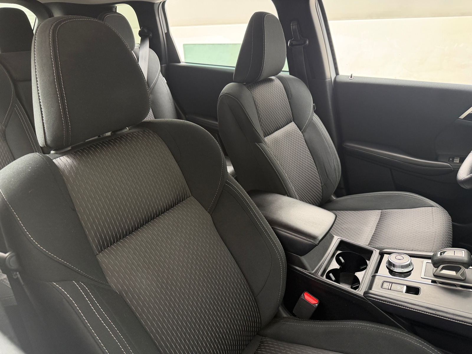 Thumbnail: 2022 Mitsubishi Outlander - 2