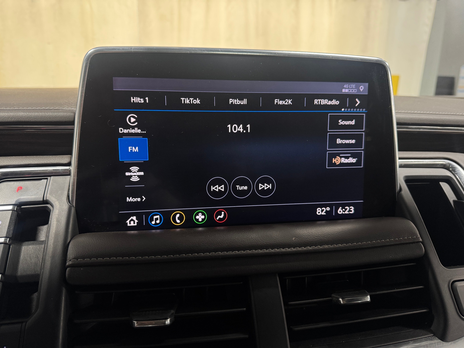 Thumbnail: 2021 Chevrolet Tahoe - 3
