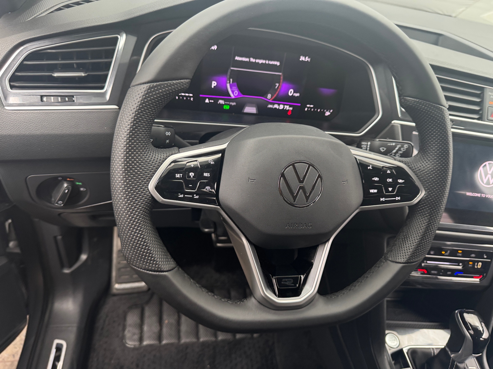 Thumbnail: 2024 Volkswagen Tiguan - 4