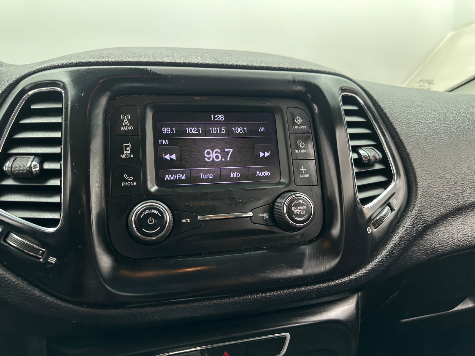 Thumbnail: 2018 Jeep Compass - 4