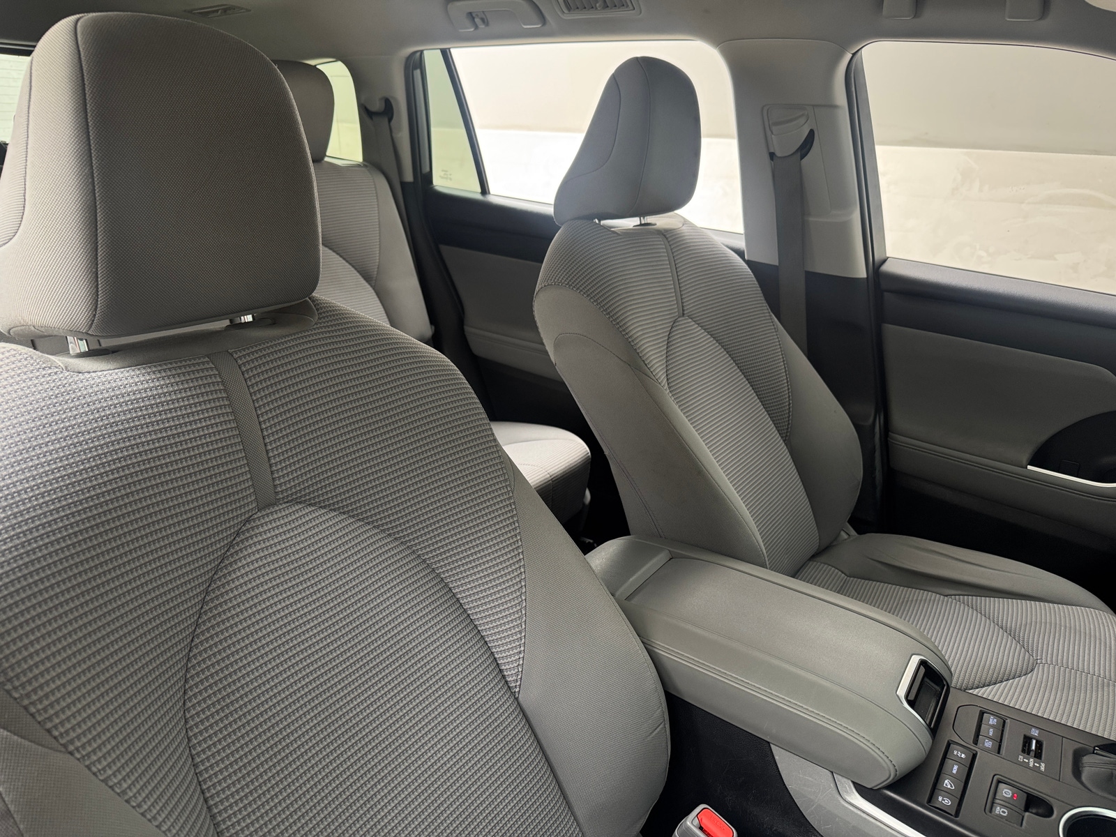 Thumbnail: 2020 Toyota Highlander - 2
