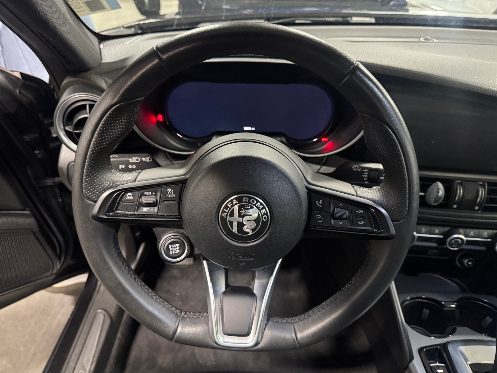 Thumbnail: 2024 Alfa Romeo Giulia - 4