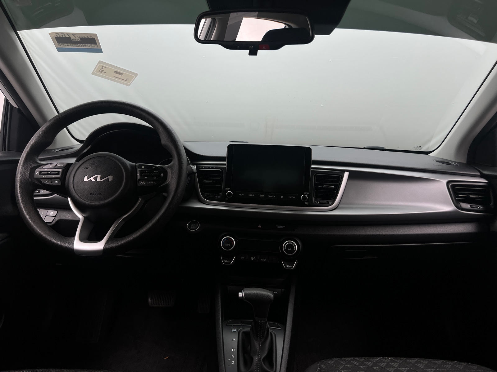 Thumbnail: 2023 Kia Rio - 3