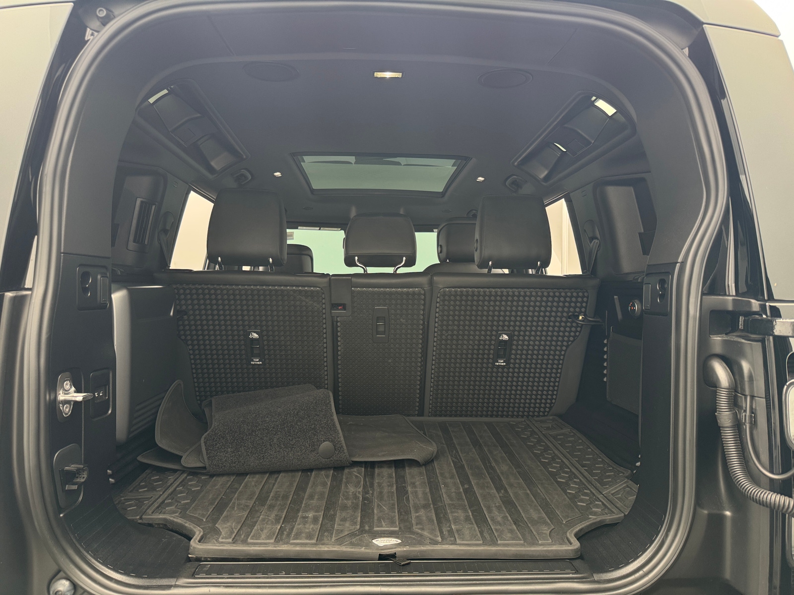 Thumbnail: 2024 Land Rover Defender - 7