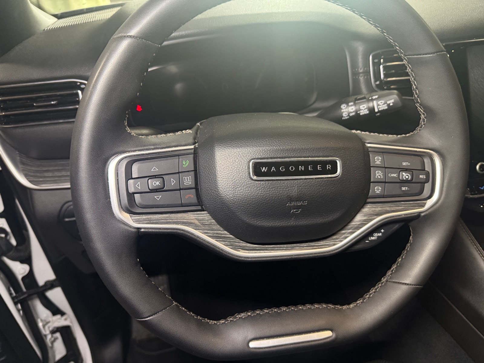 Thumbnail: 2024 Jeep Wagoneer - 4