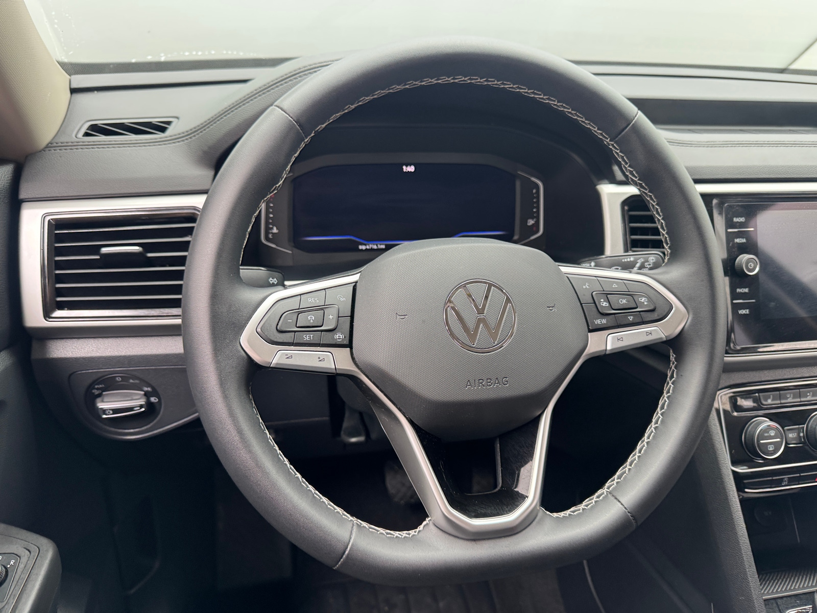 Thumbnail: 2023 Volkswagen Atlas - 4