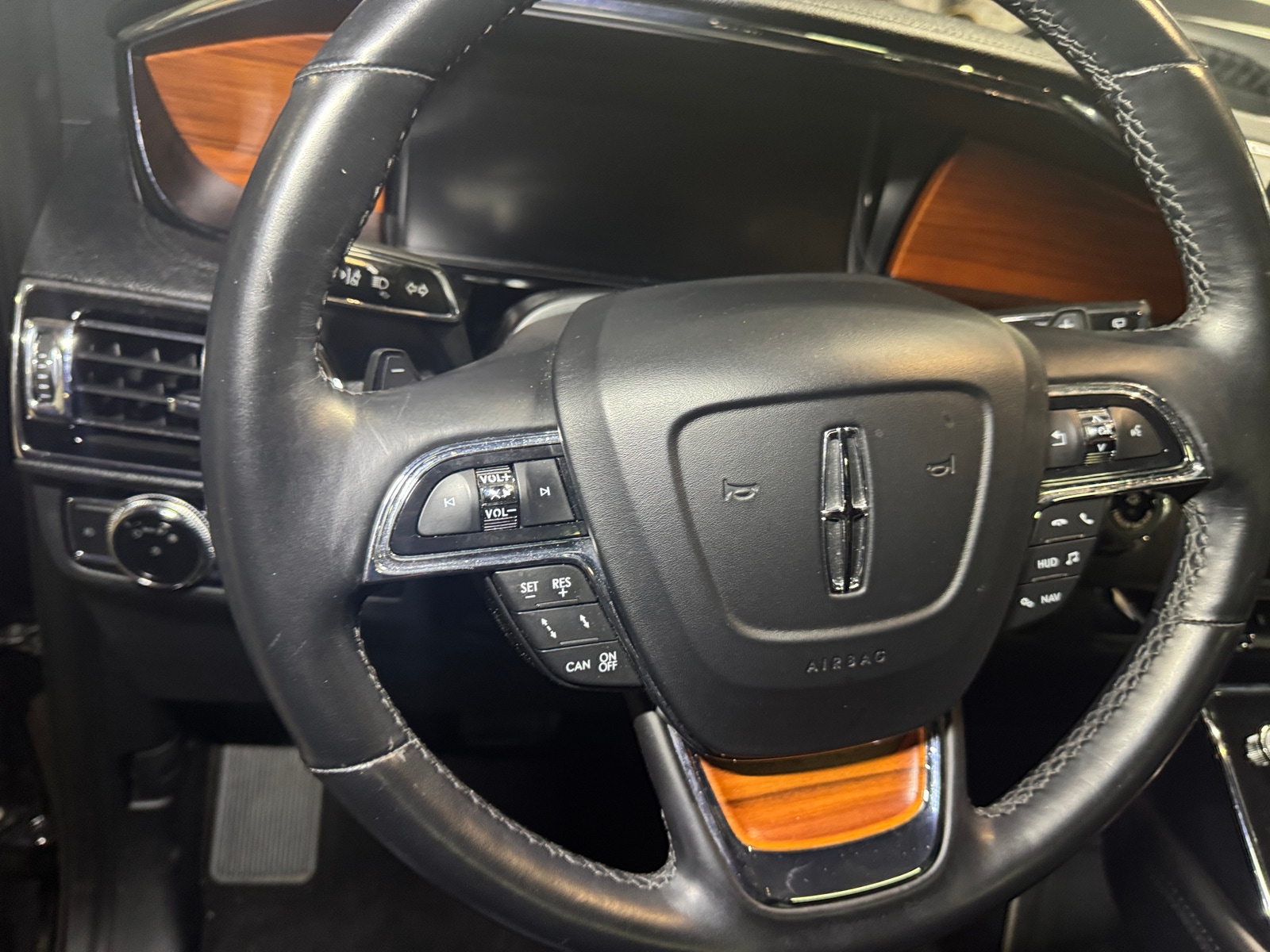Thumbnail: 2019 Lincoln Navigator L - 4
