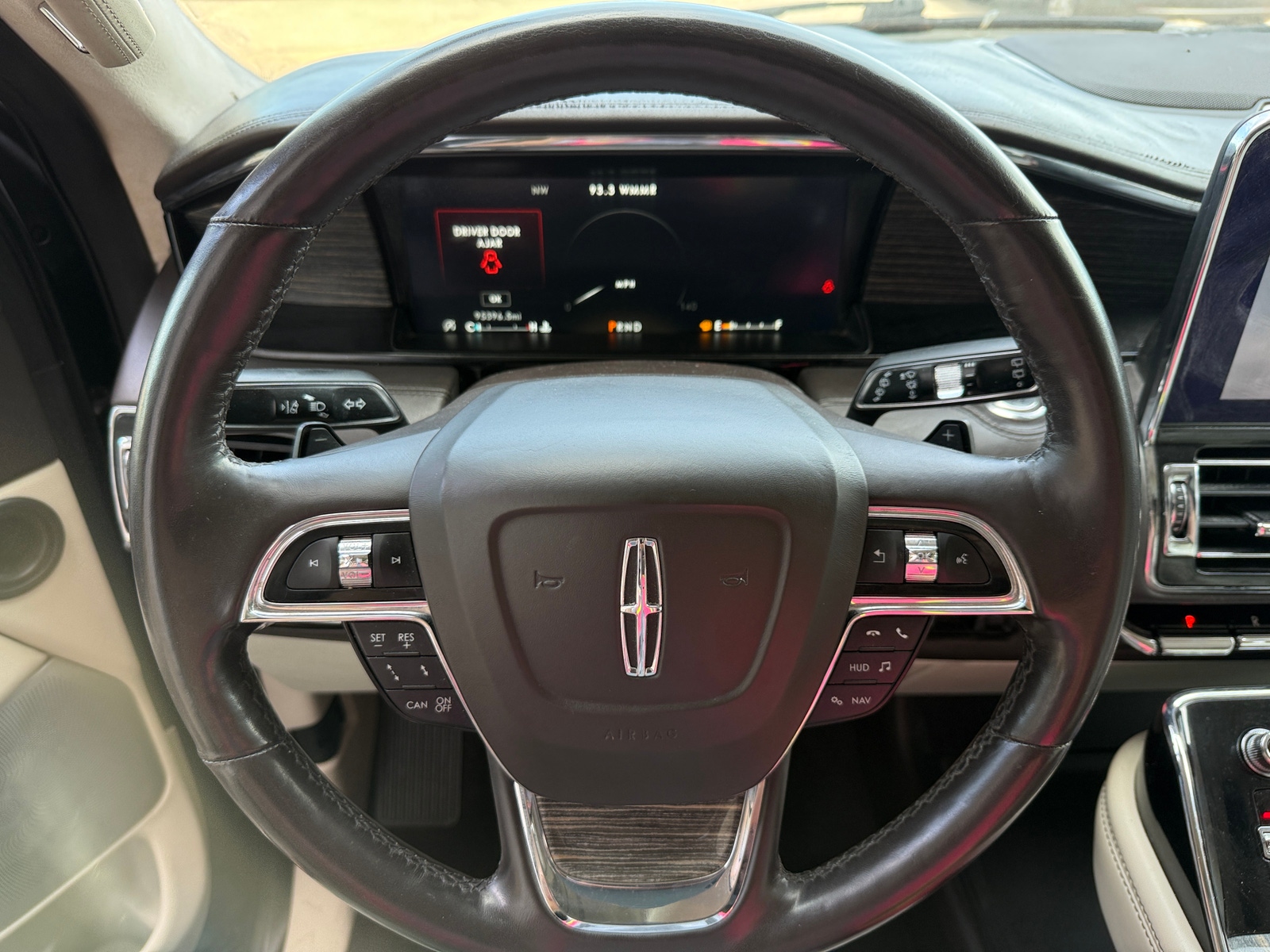 Thumbnail: 2019 Lincoln Navigator L - 4