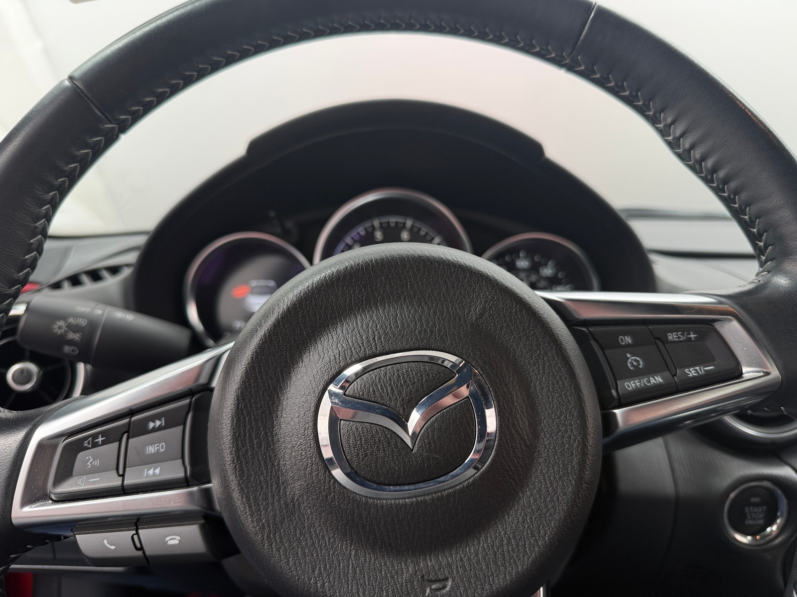 Thumbnail: 2022 Mazda MX-5 Miata - 4