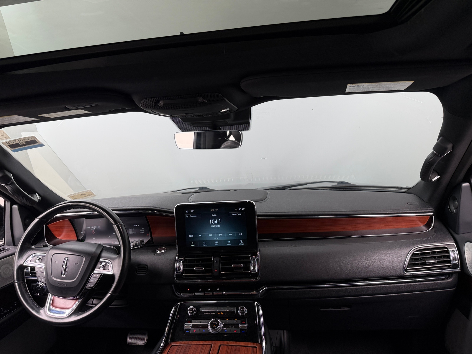Thumbnail: 2021 Lincoln Navigator L - 2