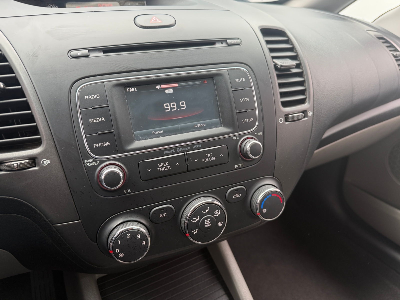 Thumbnail: 2016 Kia Forte - 4