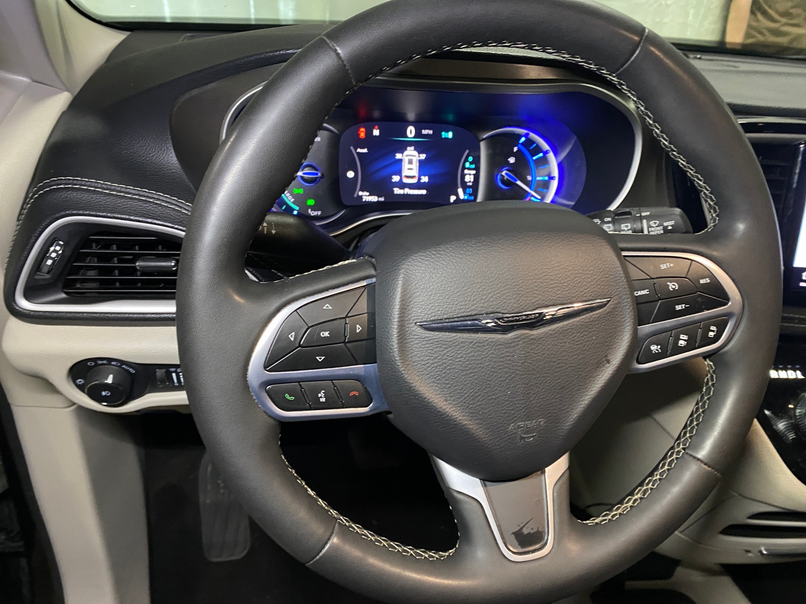Thumbnail: 2024 Chrysler Pacifica - 4