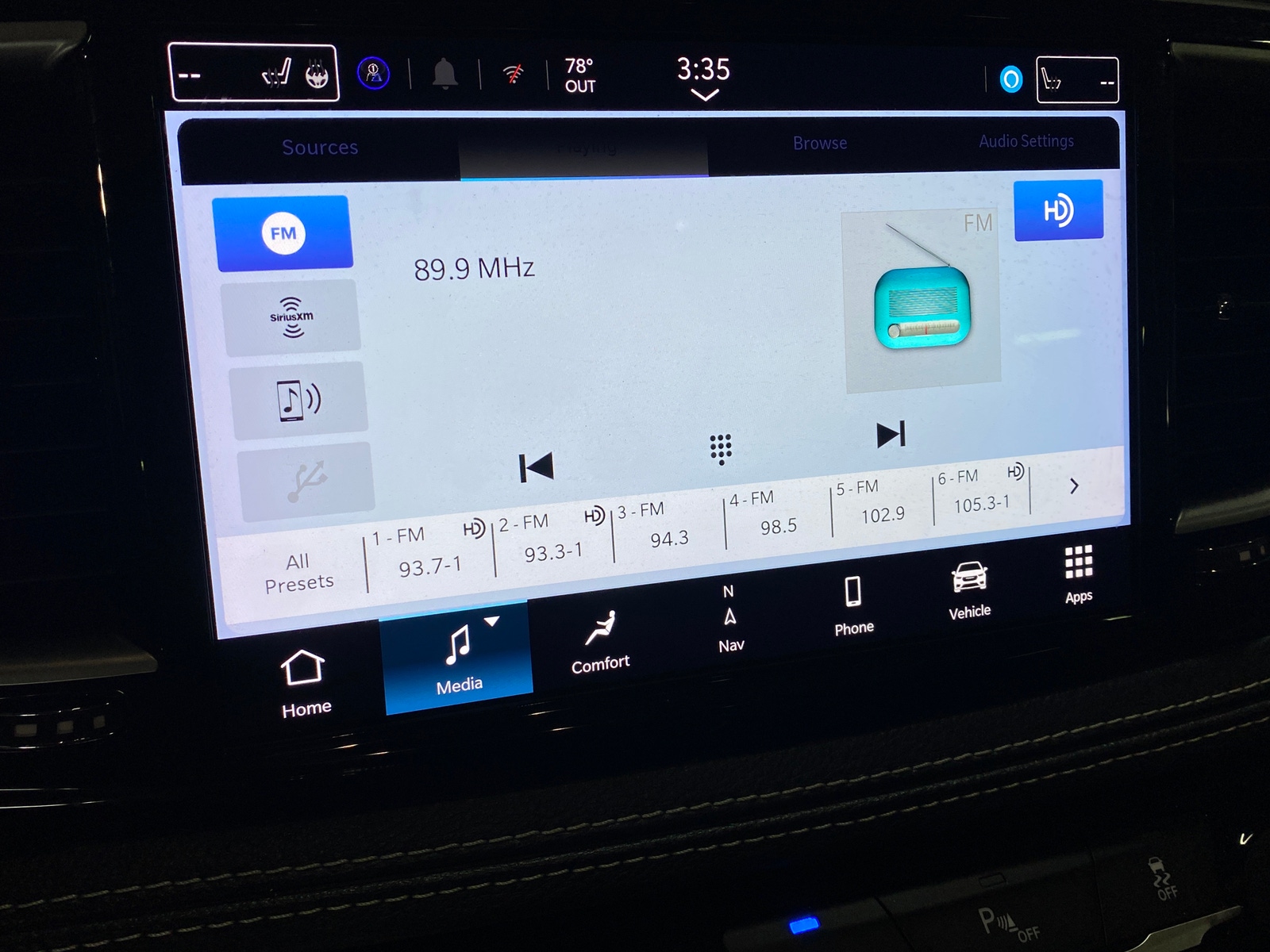 Thumbnail: 2024 Chrysler Pacifica - 3