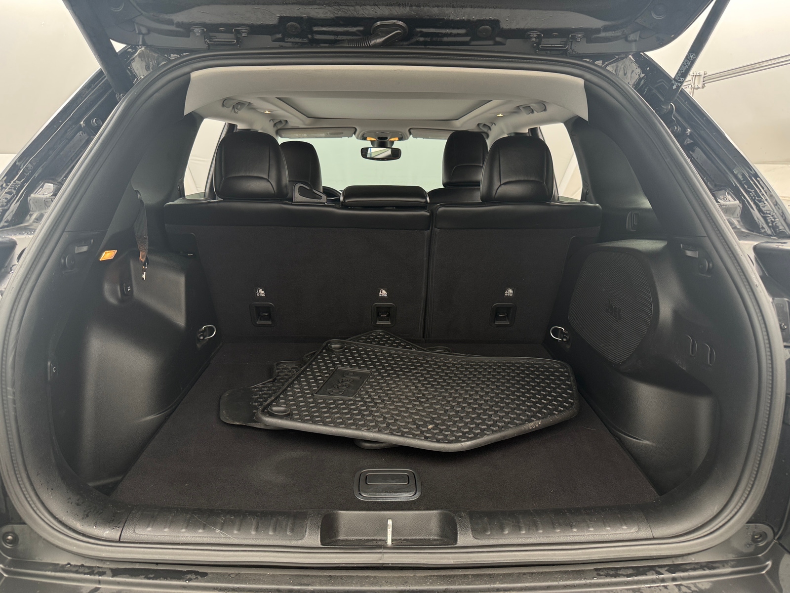 Thumbnail: 2019 Jeep Cherokee - 7
