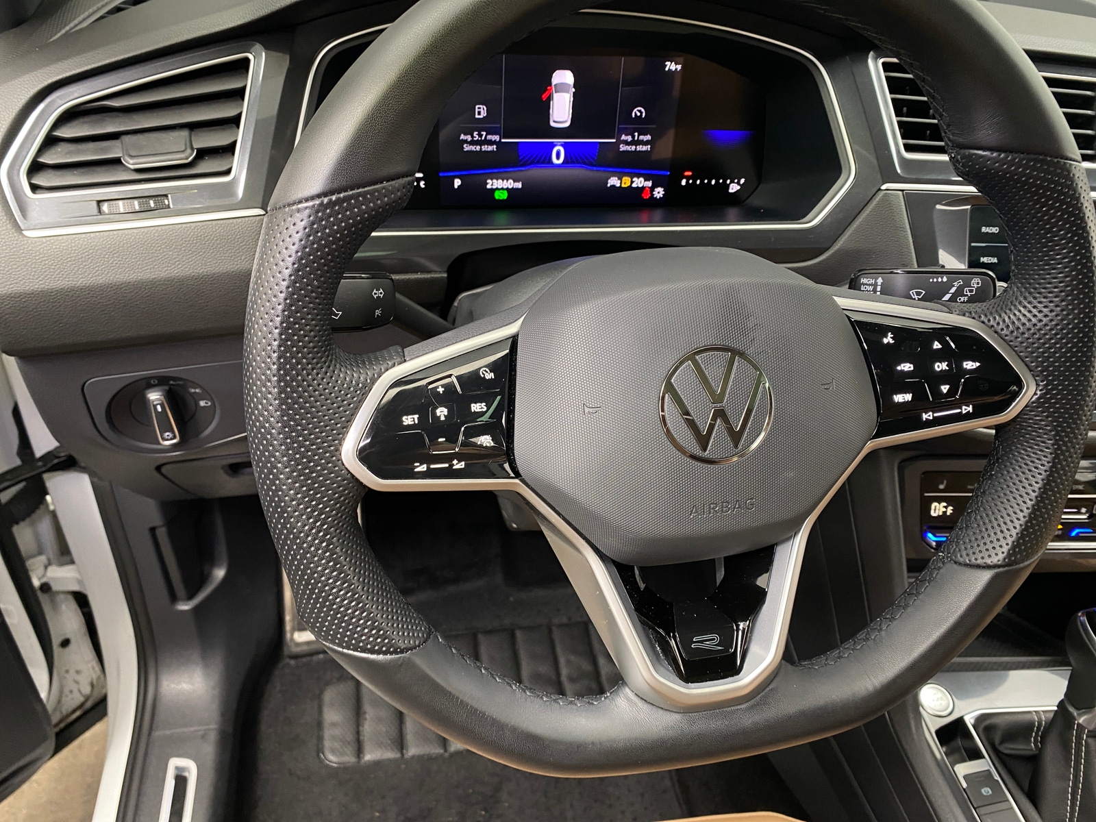 Thumbnail: 2024 Volkswagen Tiguan - 4