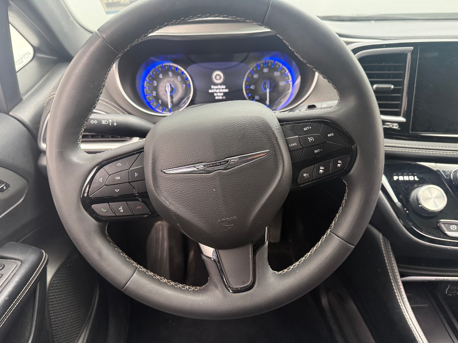 Thumbnail: 2022 Chrysler Pacifica - 4