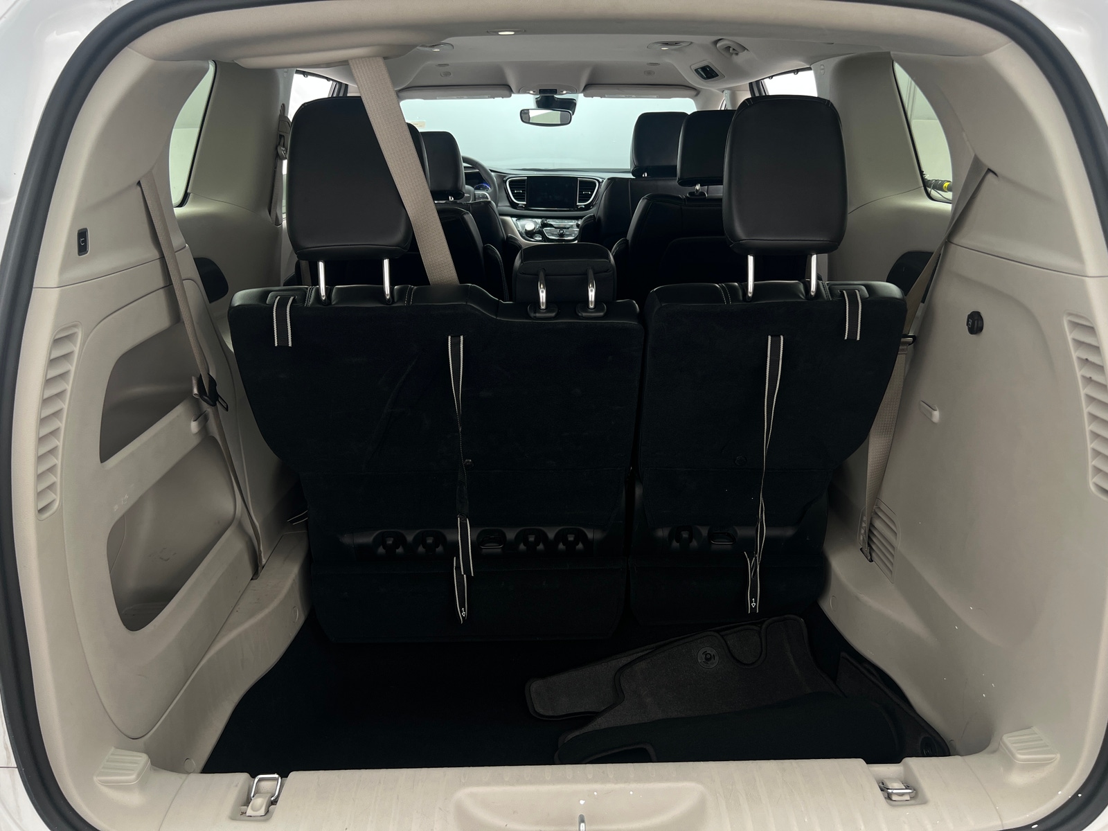 Thumbnail: 2024 Chrysler Pacifica - 6