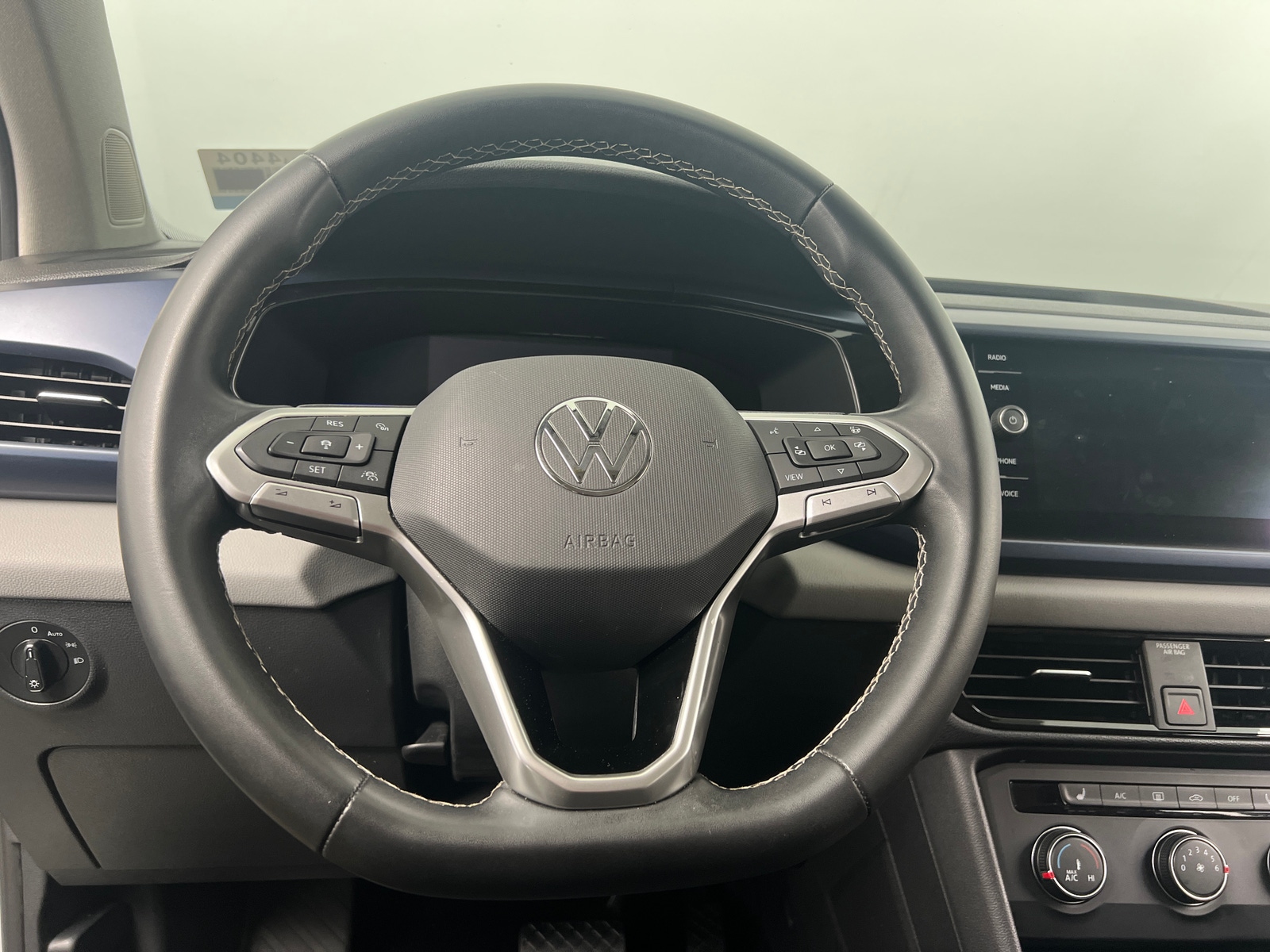 Thumbnail: 2022 Volkswagen Taos - 4