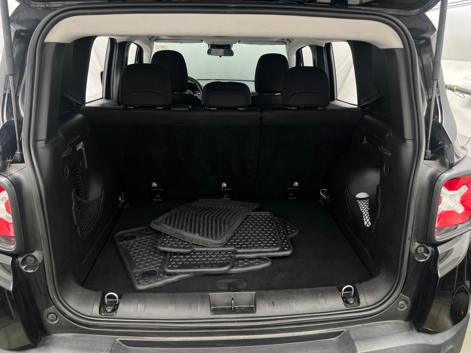 Thumbnail: 2018 Jeep Renegade - 7