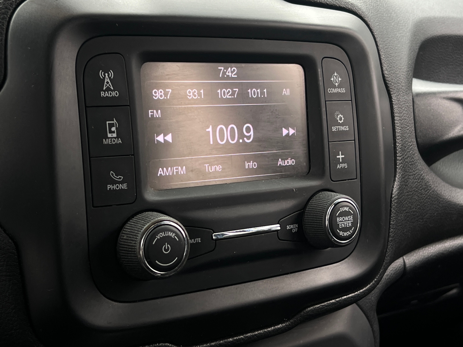 Thumbnail: 2018 Jeep Renegade - 4