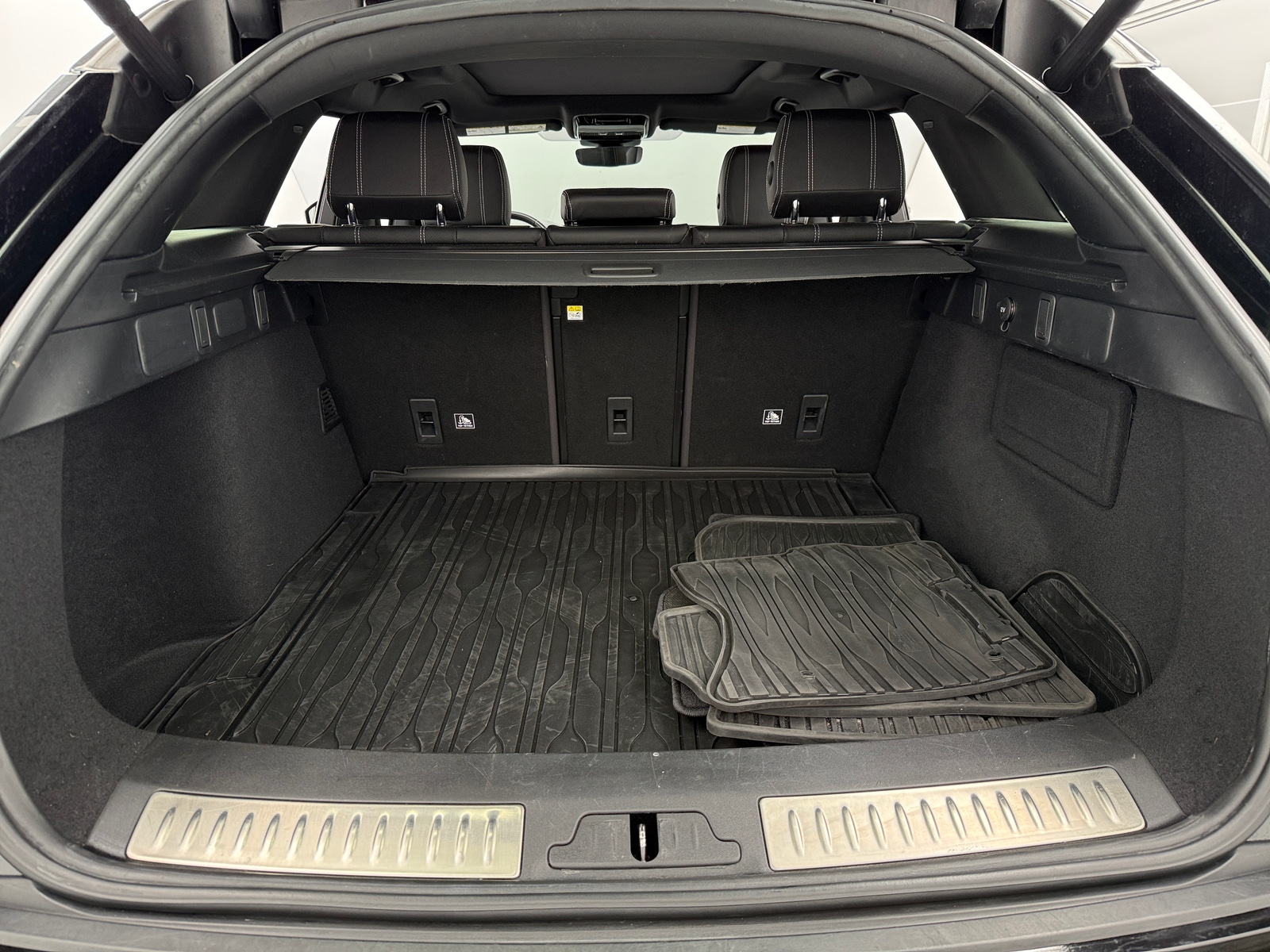 Thumbnail: 2020 Land Rover Range Rover Velar - 6
