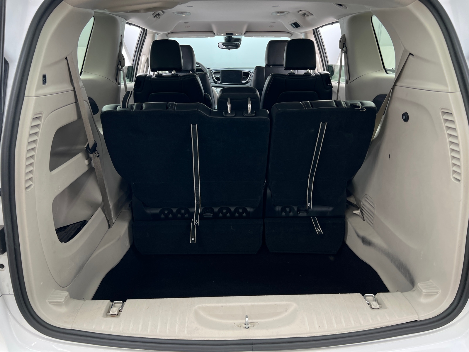 Thumbnail: 2024 Chrysler Pacifica - 6