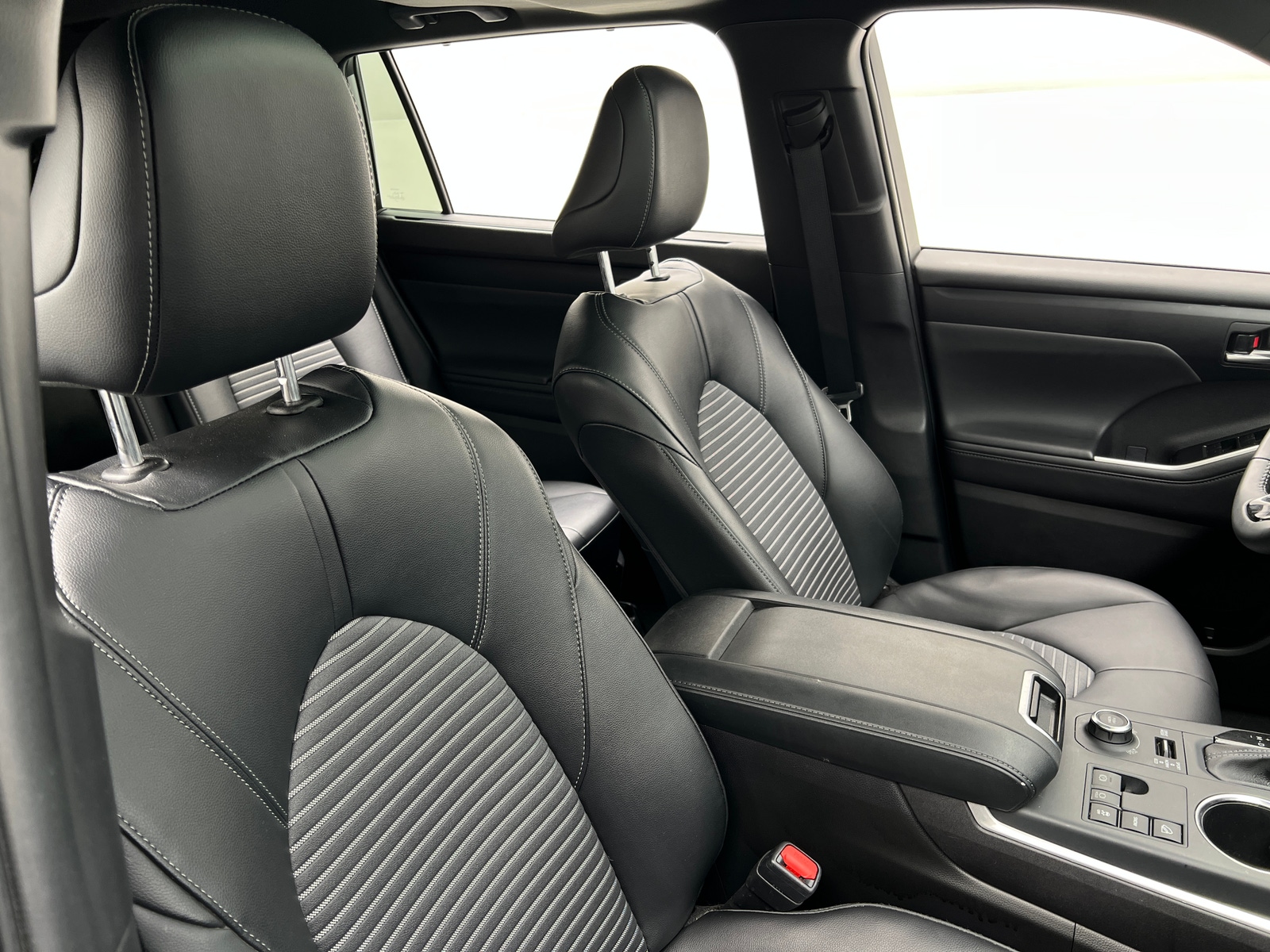 Thumbnail: 2025 Toyota Highlander - 2