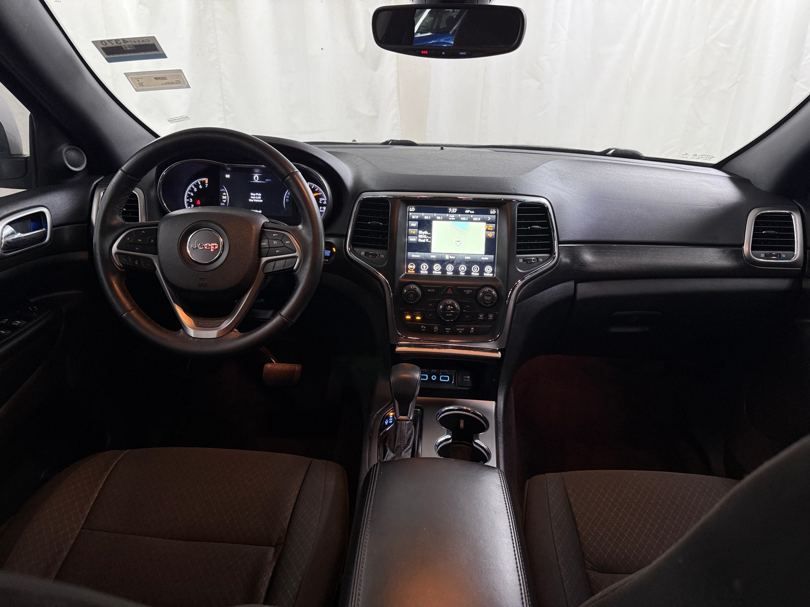 Thumbnail: 2018 Jeep Grand Cherokee - 3