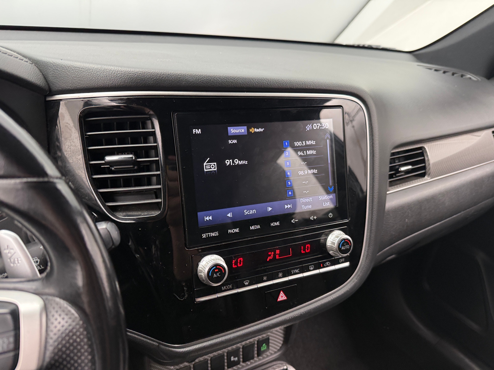 Thumbnail: 2020 Mitsubishi Outlander - 4